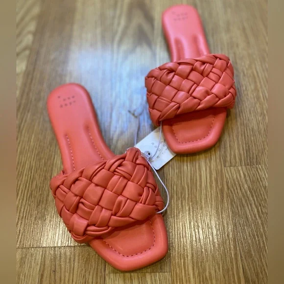 🪸🪸 Creamy coral woven flats multiple sizes avail - Picture 1 of 9